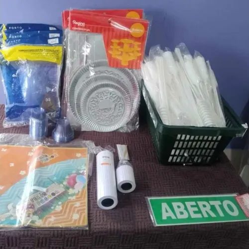 Artigos para lojas de embalagens e festas.