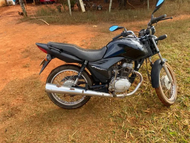 Vendo moto boa e bem conservada