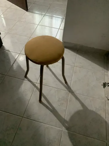 Vendo banqueta forrada, ótima qualidade