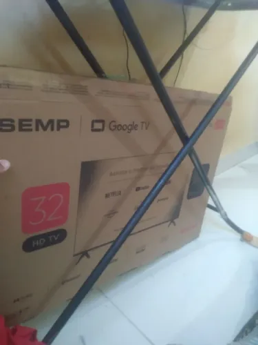 Televisão smart de 32 ,nova na caixa