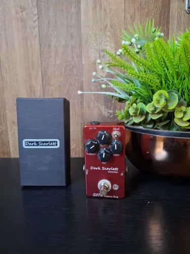 Pedal Dark Scarlett -Boutique