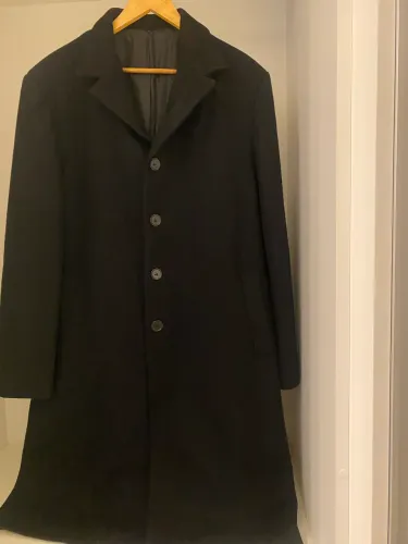 Sobretudo masculino preto, tamanho G.