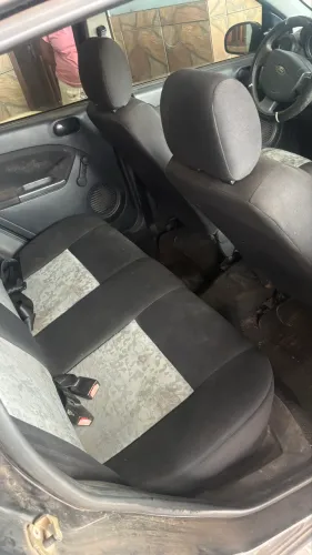 Ford Fiesta Sedan 1.0 8V Flex 4P 2009