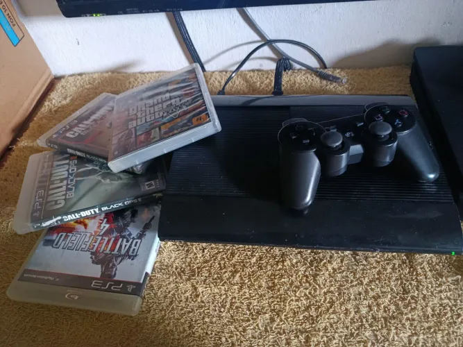 PS3 Slim desbloqueado troco por celular 
