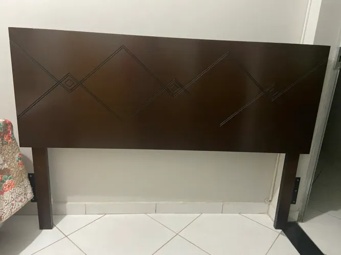 Vendo cabeceira de madeira para cama Queen