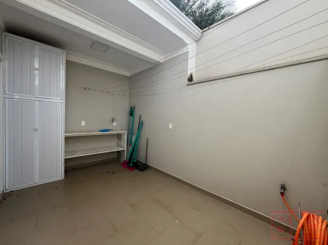 Casa em Condomínio para alugar 3 quartos em JARDIM DOS IPES