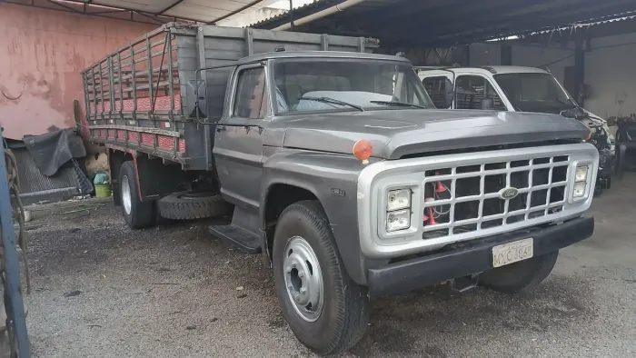 Vendo caminhão Ford 11.000