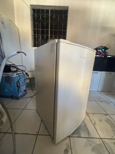 Frigobar Gelando perfeitamente (Frete grátis)