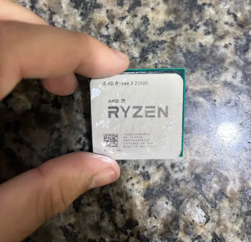 AMD Ryzen 3 2200G