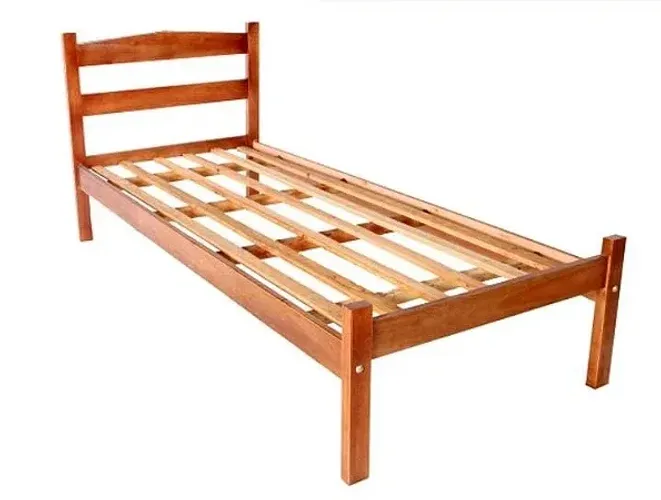Cama de madeira