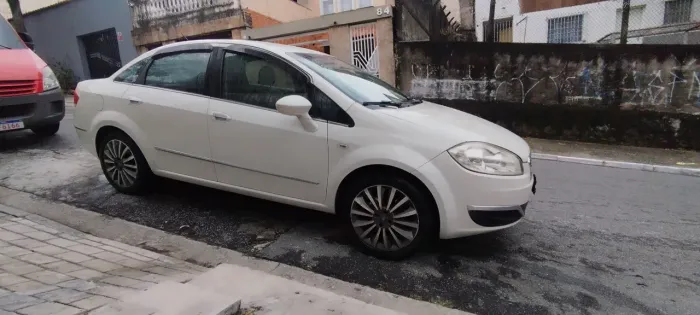 Fiat Linea Essence 1.8 Flex 16V 4P 2015