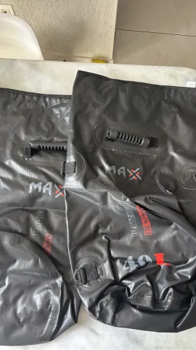 Par de Bolsas Estanques Impermeáveis MAX Acessórios 40L para Moto