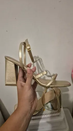 Sandália Dourada Salto bloco