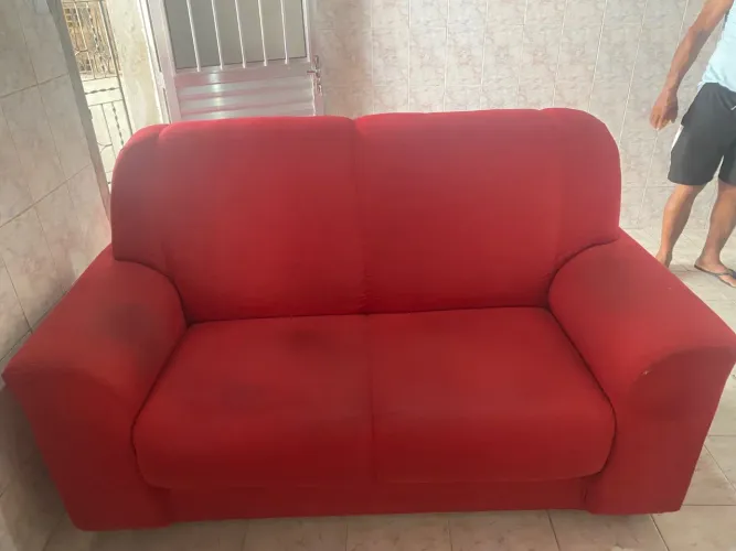 Sofa conservando vermelho