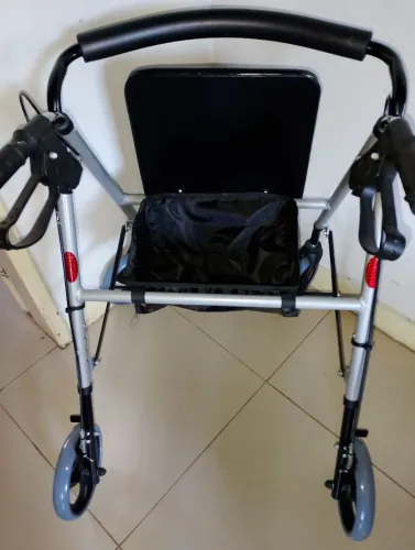 Vende-se Andador ortopédico rodas dobrável