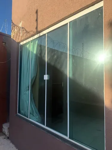 Vende-se janela