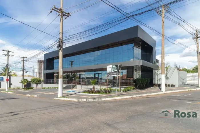 Prédio Comercial a Venda no Bairro SANTA ROSA, oferecendo 6 Salas com Mezanino e Estaciona