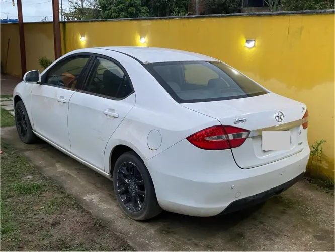 JAC J5 Sedan 1.5 16V 4P Mec. 2013