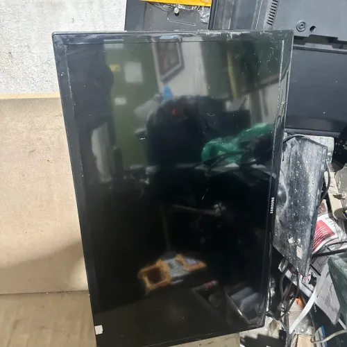 Tv Samsung modelo T28D310LH não liga não dá sinal de vida não sei se está quebrada