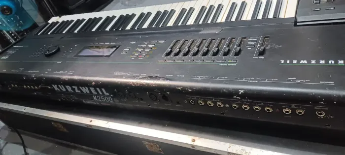 Piano Yamaha e Kurzweil K2500