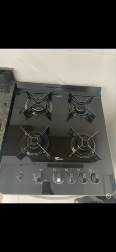 Fogão elétrico 4 bocas vidro da parte superior preto e todo em inox