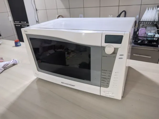 Microondas Brastemp 36L funcionando perfeitamente.
