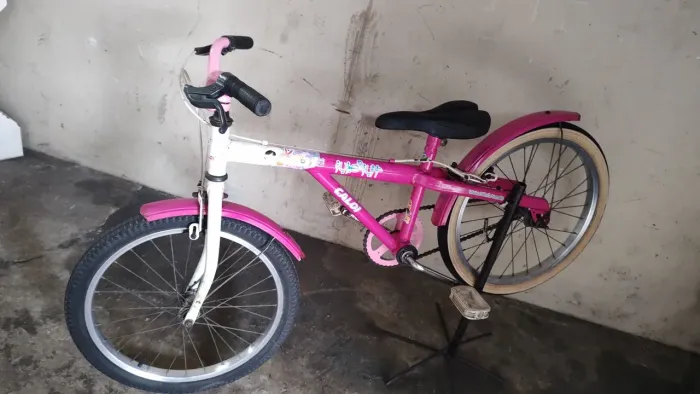 Bicicleta aro 20 feminina Caloi em boas condições 