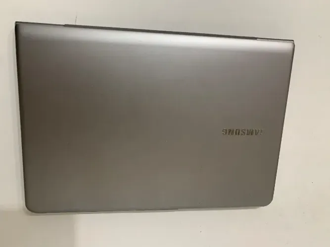 Ultrabook Samsung NP530U i3-2377M 1.40GHz memória 6g Hd400g