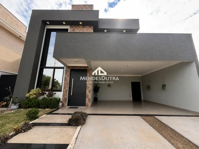 Casa à venda no condomínio Quinta do Engenho, com 221 m² de construção, 3 quartos sendo 1