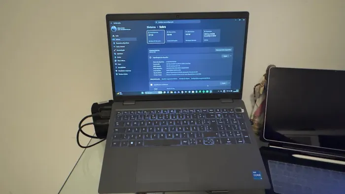 Dell Latitude 3540 com processador Intel Core i5-1335U, 16GB de RAM e SSD de 512GB