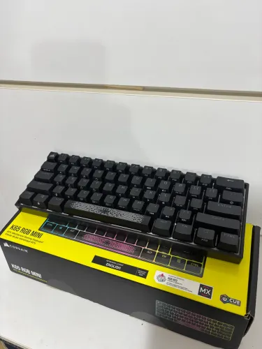 Teclado Mecânico Gamer Corsair K65, Mini 60%, RGB Switch Cherry Red