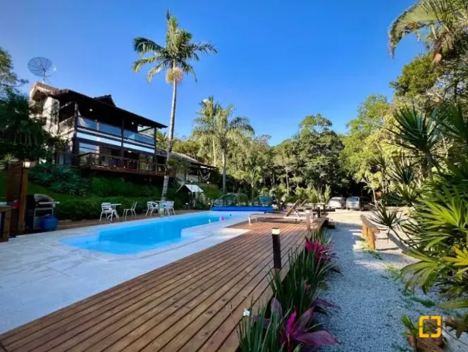 Brognoli Vende -Sitio com 4 casas de alto padrão no norte da ilha de Florianópolis