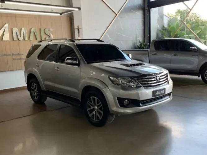 Toyota Hilux SW4 SRV D4-d 4X4 3.0 TDI Dies. AUT 2014