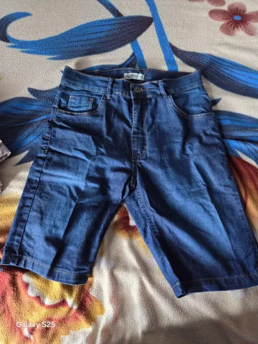 Bermuda jeans . Nova 20$$