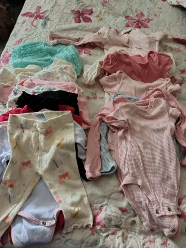 Kit roupinhas de bebê, Carter's e peças diversas