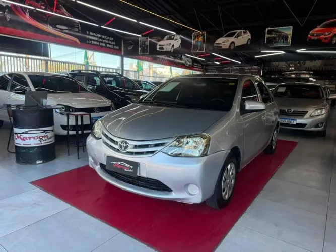 Toyota Etios X Plus 1.5 Flex 16V 5P Mec. 2015
