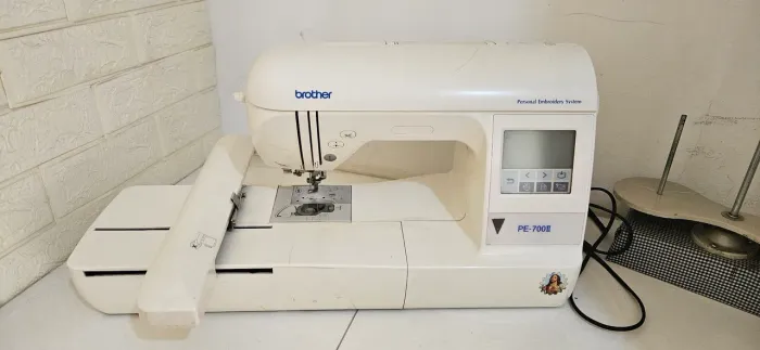 Maquina de bordado PE