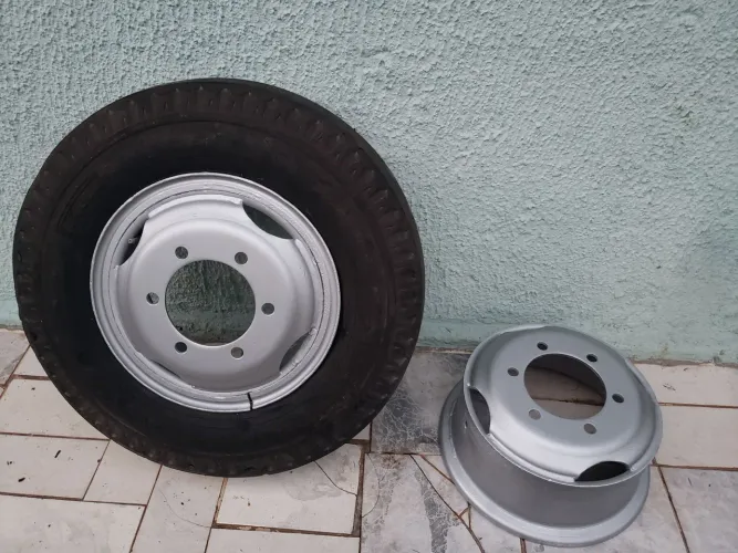 Roda para caminhão 3/4 R$200,00 as duas