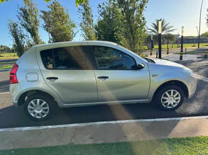 Renault Sandero Authentique Hi-flex 1.0 16V 5P 2009