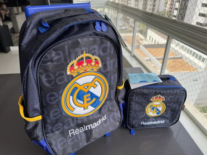 Mochila infantil Real Madrid - com rodinhas e lancheira