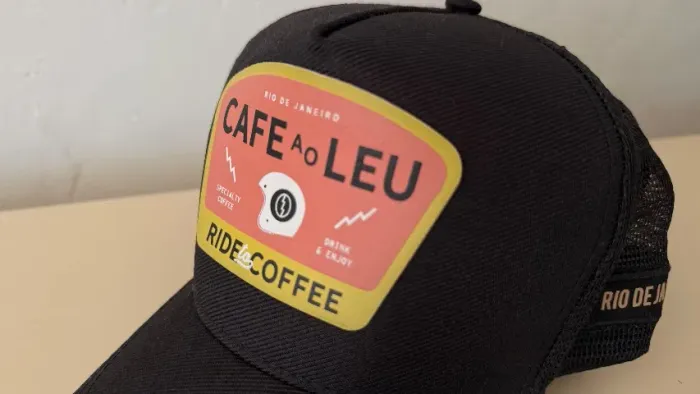Boné Trucker Café ao Leu