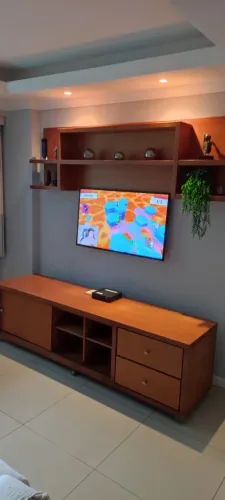 Rack + Painel de Madeira Maciça