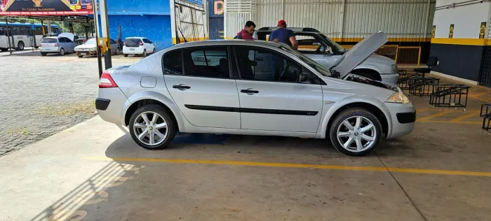 Renault Megane Sedan Expression Hi-flex 1.6 16V 2010