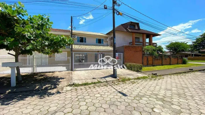 Sobrado com 3 dormitórios para alugar por R$ 1.000,00/dia - Balneario Eliana - Guaratuba/P