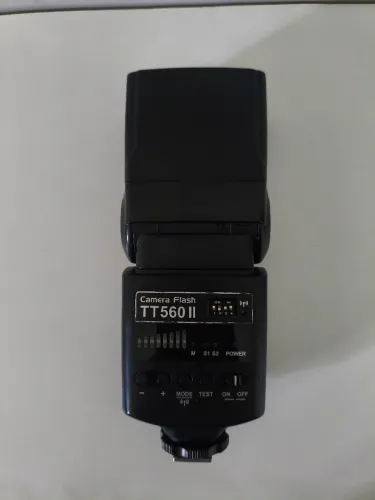 Flash Godox TT560 II<br><br>Sem detalhes, muito bem conservado. Whatsapp * Salomão