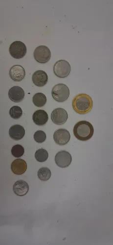 Moedas antigas e raras de diferentes épocas para colecionador
