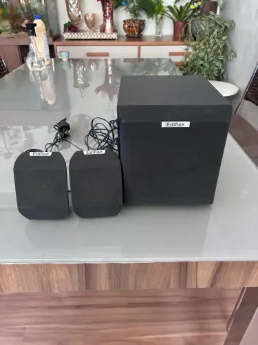 Caixa de som da Edifier a melhor. Única estado perfeito com subwoofer!