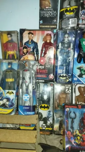 Bonecos marvel
