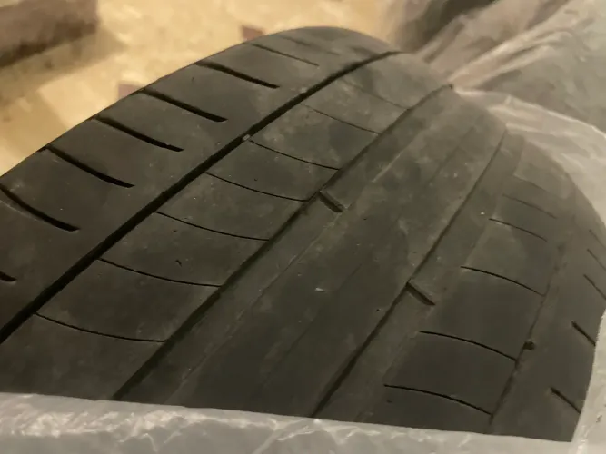 Jogo de 4 Pneus Michelin 215/55 R17 94V (Usados / Meia Vida)