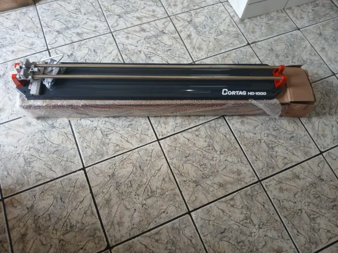 Vende-se riscadeira